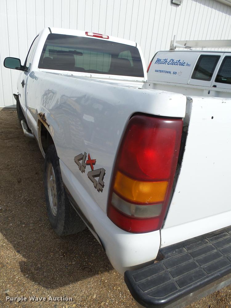 image for item DH9612 2000 Chevrolet Silverado 1500 pickup truck