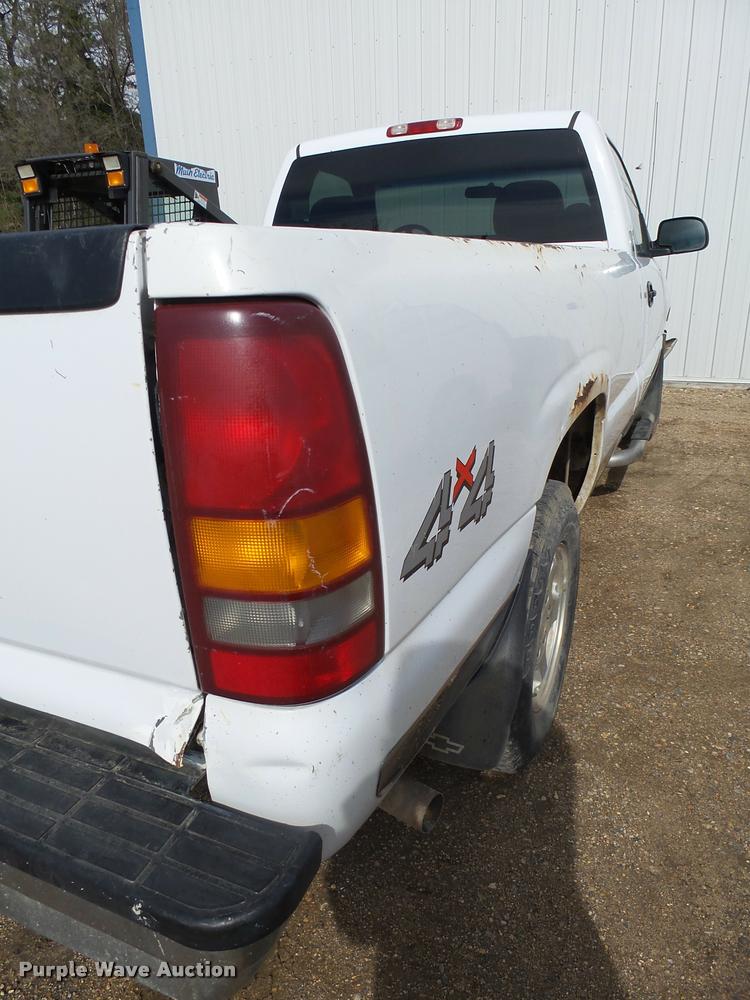 image for item DH9612 2000 Chevrolet Silverado 1500 pickup truck