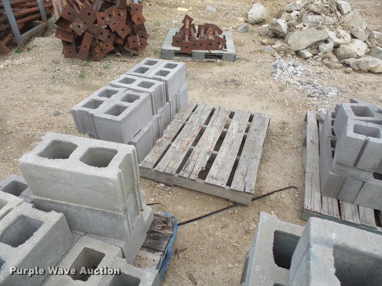 image for item DL9704 Concrete blocks