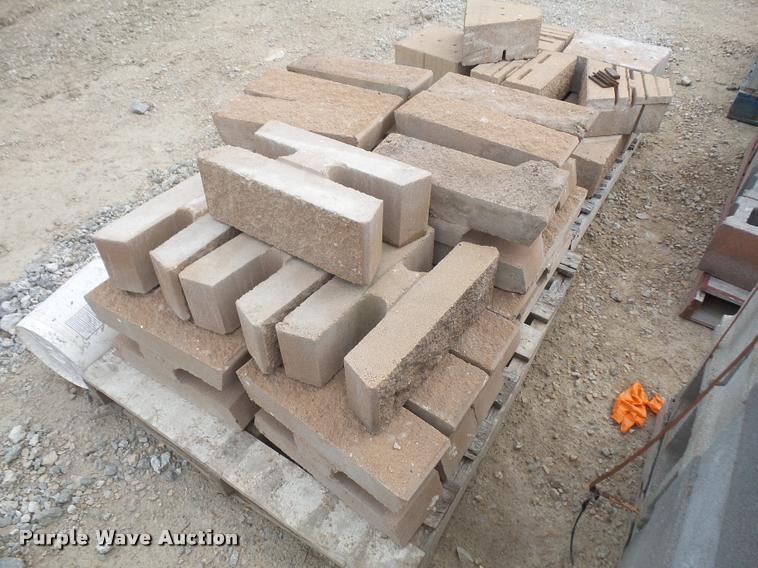 image for item DL9704 Concrete blocks