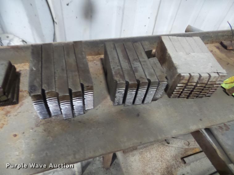 image for item DL9722 Oster 792-A threading machine