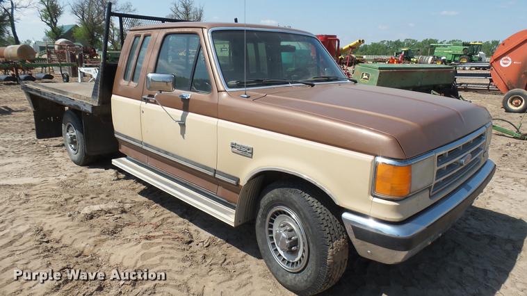 image for item DM9651 1988 Ford F250 HD SuperCab flatbed pickup truck