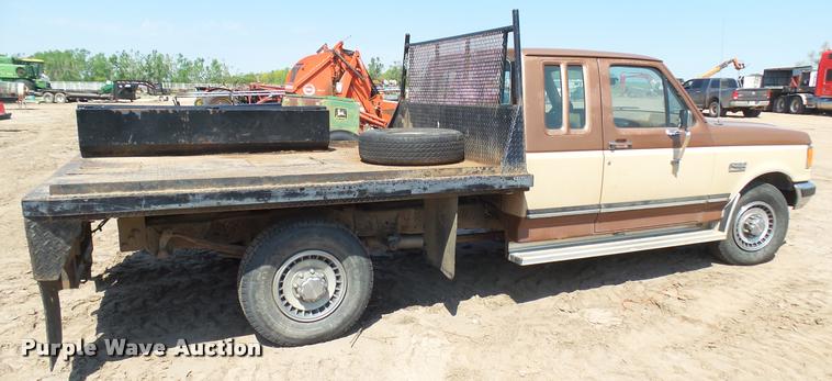 image for item DM9651 1988 Ford F250 HD SuperCab flatbed pickup truck