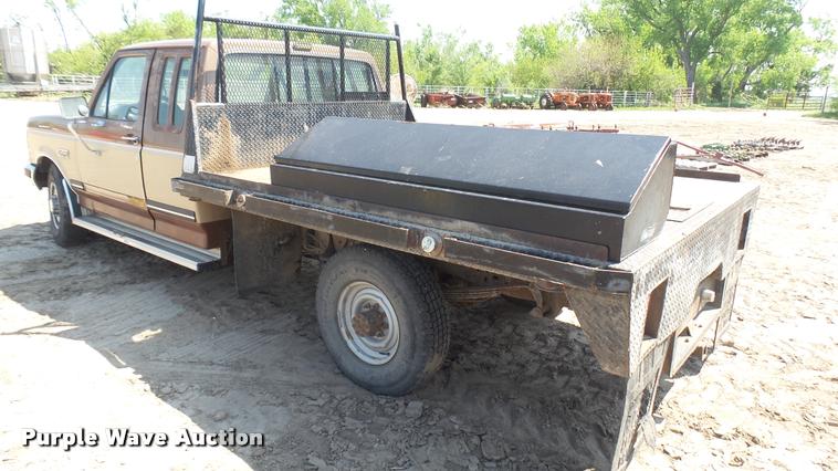image for item DM9651 1988 Ford F250 HD SuperCab flatbed pickup truck
