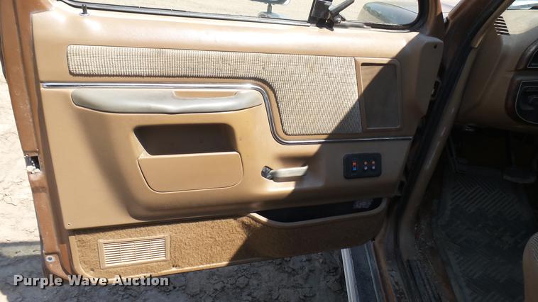 image for item DM9651 1988 Ford F250 HD SuperCab flatbed pickup truck