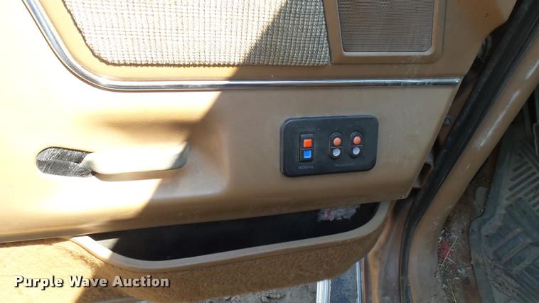 image for item DM9651 1988 Ford F250 HD SuperCab flatbed pickup truck