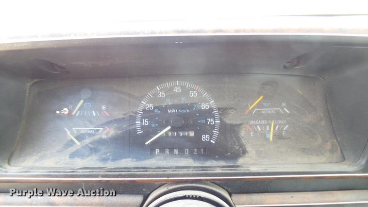 image for item DM9651 1988 Ford F250 HD SuperCab flatbed pickup truck