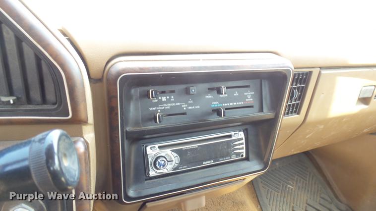 image for item DM9651 1988 Ford F250 HD SuperCab flatbed pickup truck