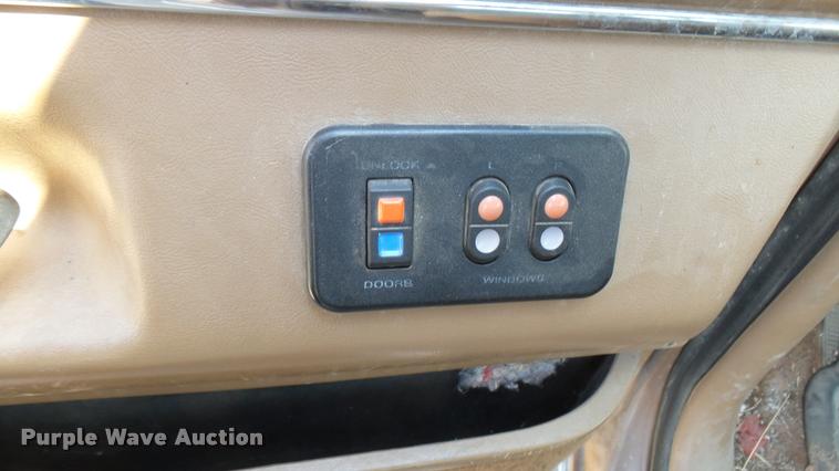 image for item DM9651 1988 Ford F250 HD SuperCab flatbed pickup truck