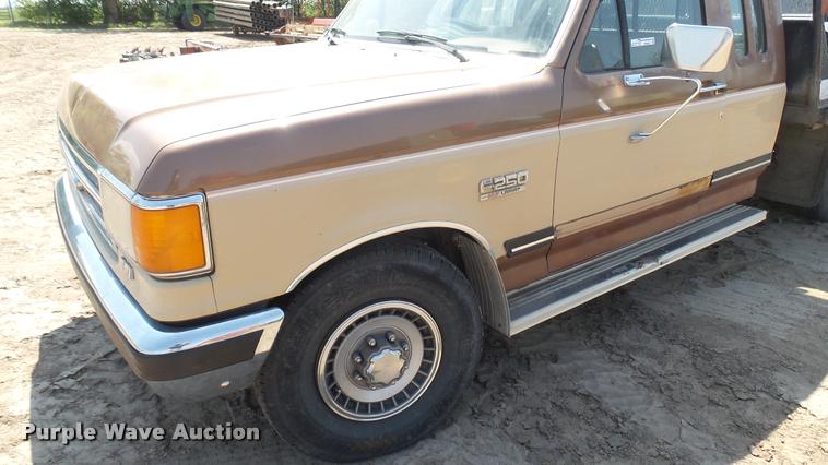 image for item DM9651 1988 Ford F250 HD SuperCab flatbed pickup truck