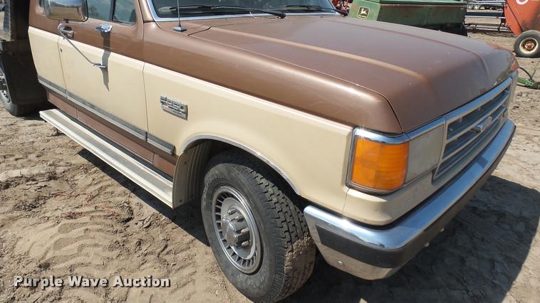 image for item DM9651 1988 Ford F250 HD SuperCab flatbed pickup truck