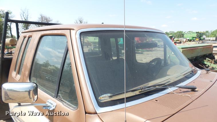 image for item DM9651 1988 Ford F250 HD SuperCab flatbed pickup truck