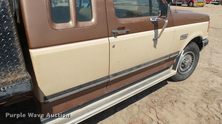 image for item DM9651 1988 Ford F250 HD SuperCab flatbed pickup truck