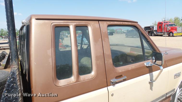 image for item DM9651 1988 Ford F250 HD SuperCab flatbed pickup truck