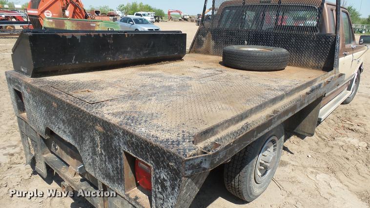 image for item DM9651 1988 Ford F250 HD SuperCab flatbed pickup truck