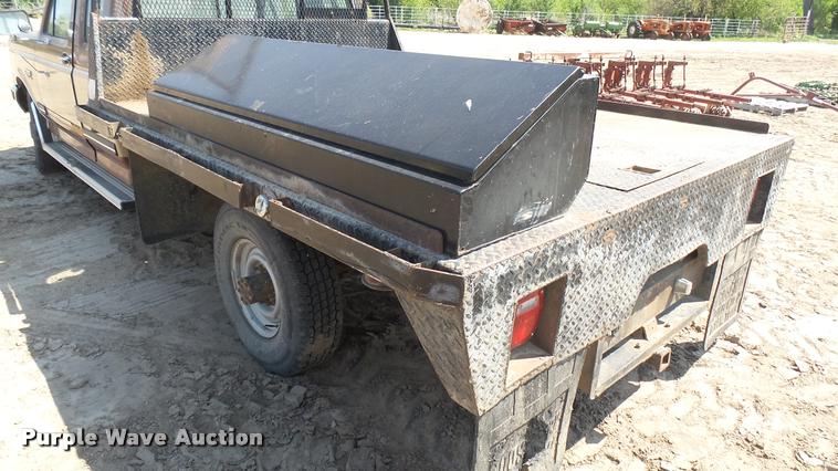 image for item DM9651 1988 Ford F250 HD SuperCab flatbed pickup truck