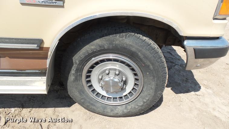 image for item DM9651 1988 Ford F250 HD SuperCab flatbed pickup truck