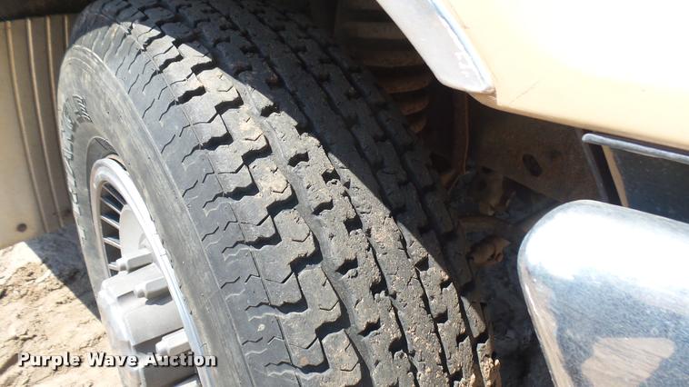 image for item DM9651 1988 Ford F250 HD SuperCab flatbed pickup truck