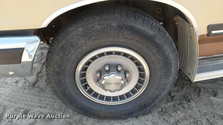 image for item DM9651 1988 Ford F250 HD SuperCab flatbed pickup truck