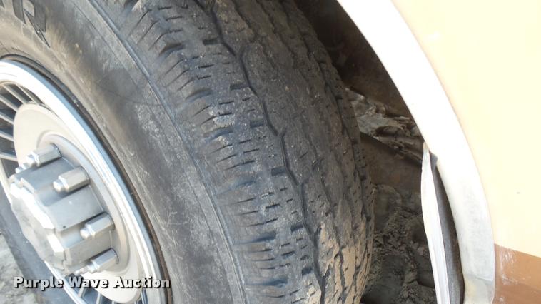 image for item DM9651 1988 Ford F250 HD SuperCab flatbed pickup truck