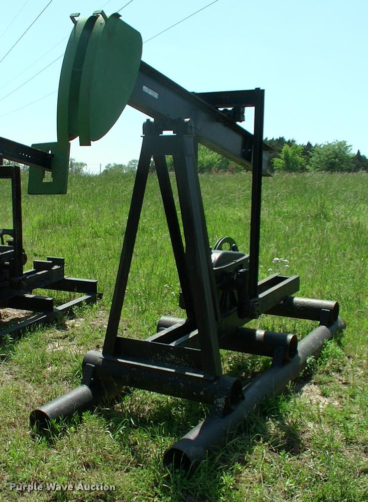 Cook oilfield pump jack in Parsons, KS Item DP9404 sold Purple Wave