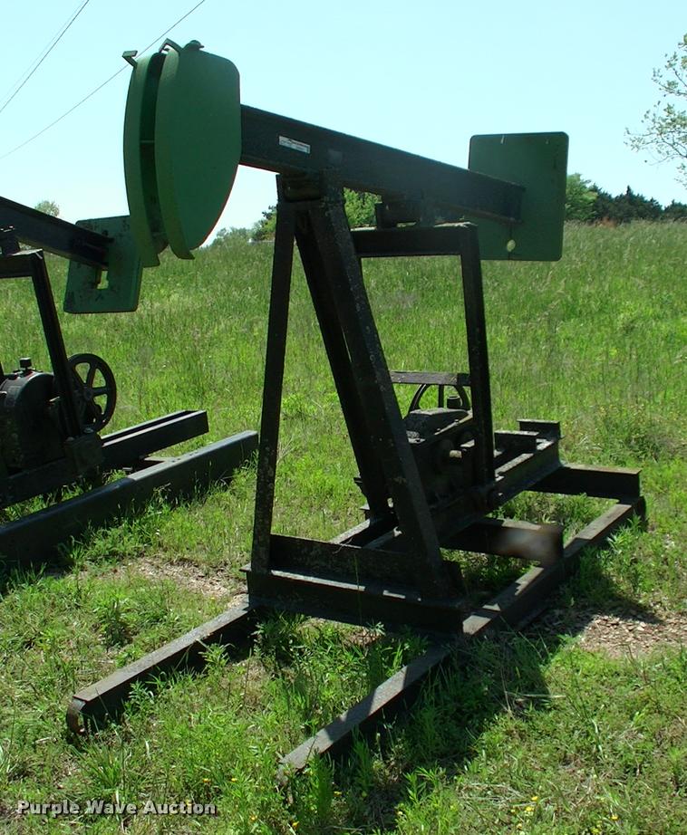 Roughneck oilfield pump jack in Parsons, KS Item DP9407 sold Purple