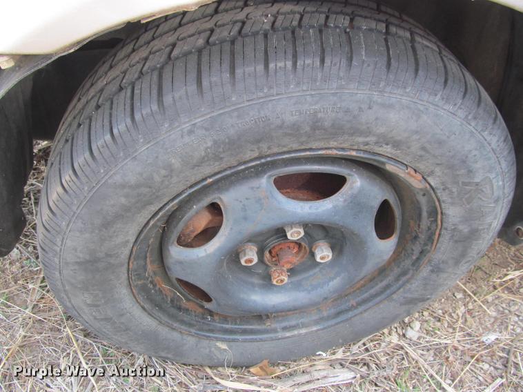 image for item J2573 2000 Chevrolet Prizm