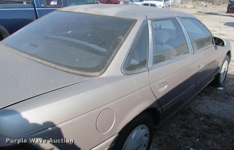image for item J2575 1995 Ford Taurus