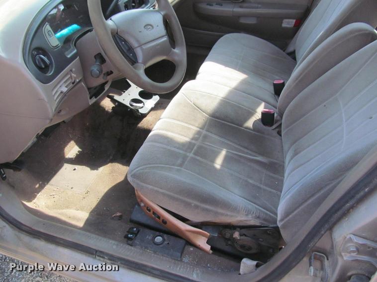 image for item J2575 1995 Ford Taurus