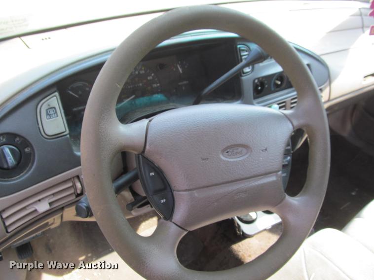 image for item J2575 1995 Ford Taurus