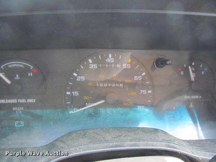 image for item J2575 1995 Ford Taurus