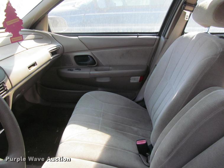 image for item J2575 1995 Ford Taurus