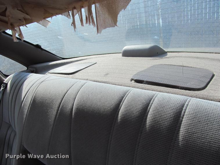 image for item J2575 1995 Ford Taurus