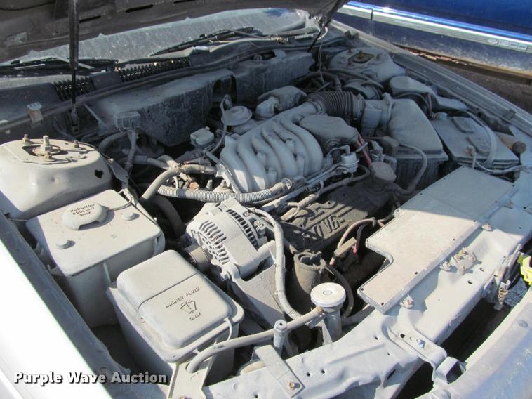 image for item J2575 1995 Ford Taurus