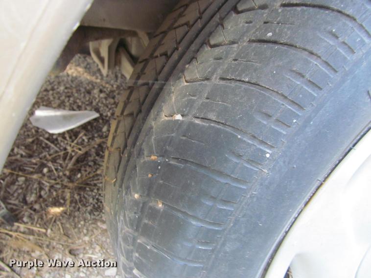 image for item J2575 1995 Ford Taurus