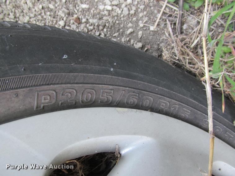 image for item J2575 1995 Ford Taurus