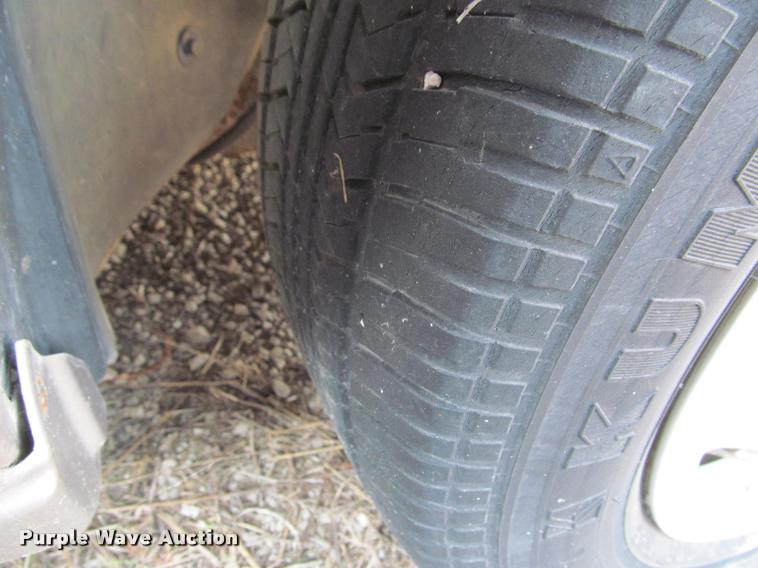 image for item J2575 1995 Ford Taurus