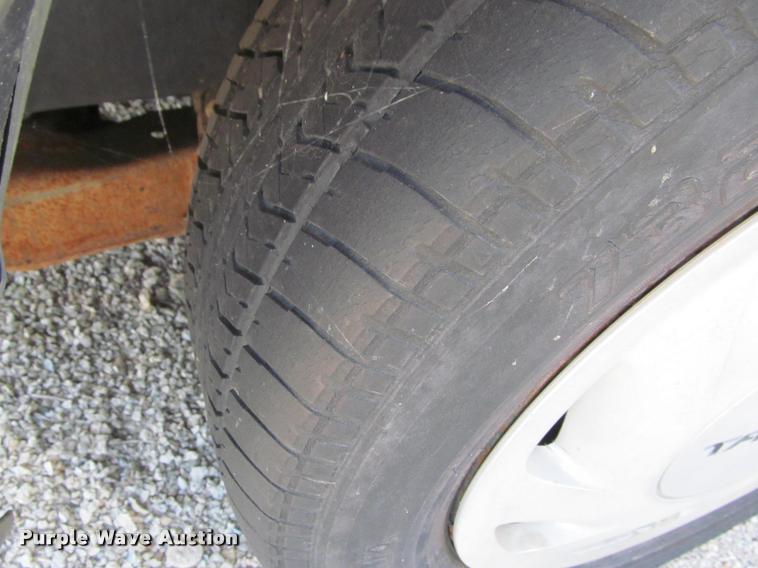 image for item J2575 1995 Ford Taurus