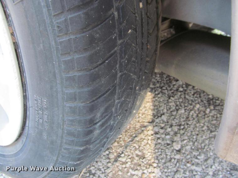 image for item J2575 1995 Ford Taurus