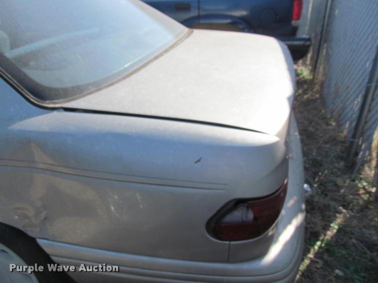 image for item J2575 1995 Ford Taurus