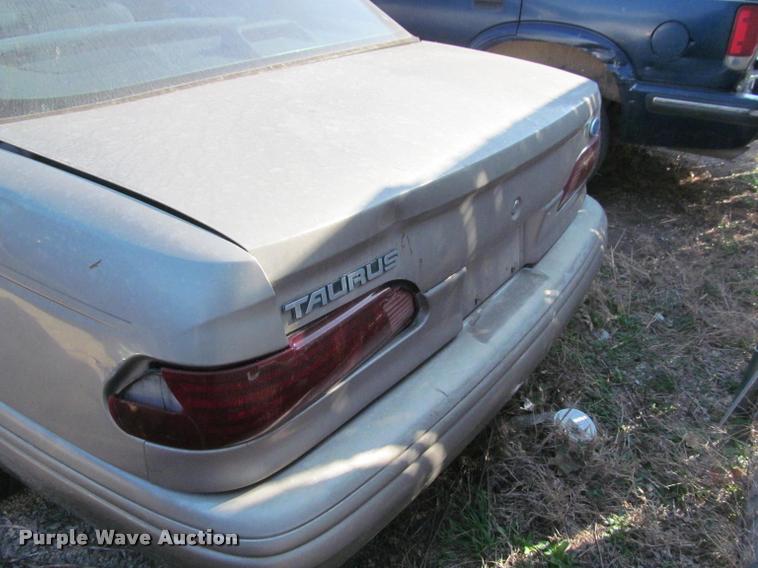 image for item J2575 1995 Ford Taurus