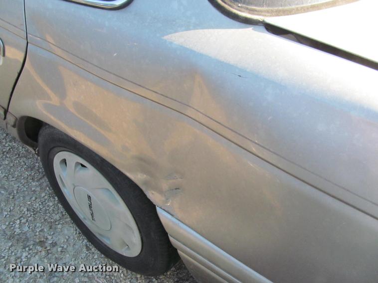 image for item J2575 1995 Ford Taurus