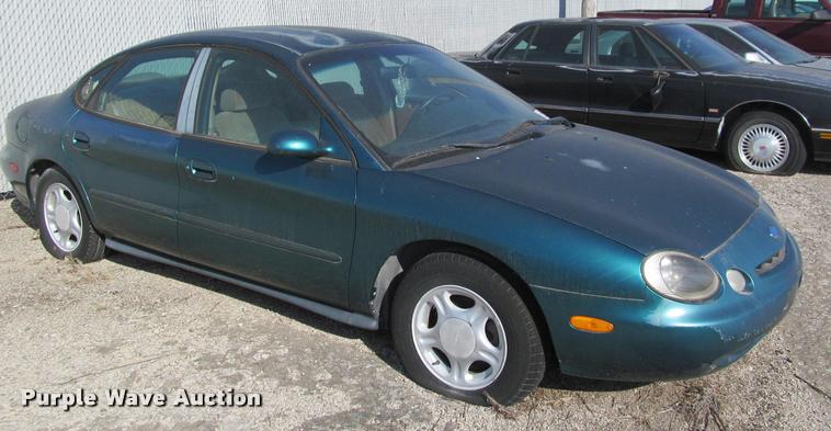 image for item J2577 1996 Ford Taurus GL