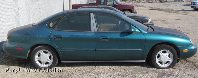image for item J2577 1996 Ford Taurus GL