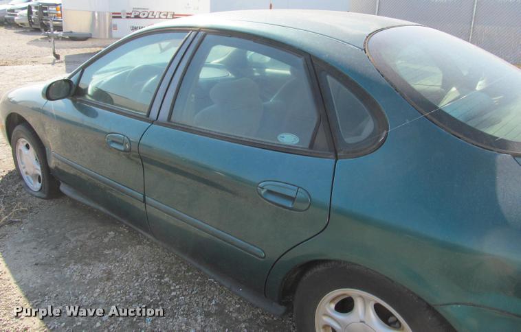 image for item J2577 1996 Ford Taurus GL