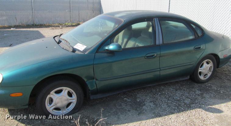 image for item J2577 1996 Ford Taurus GL