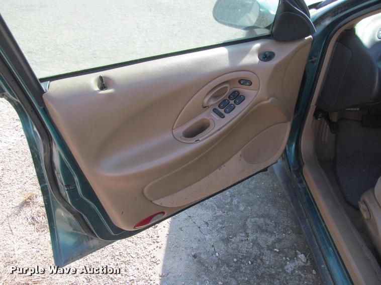 image for item J2577 1996 Ford Taurus GL