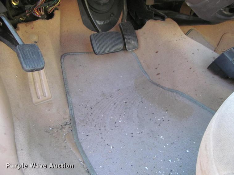 image for item J2577 1996 Ford Taurus GL