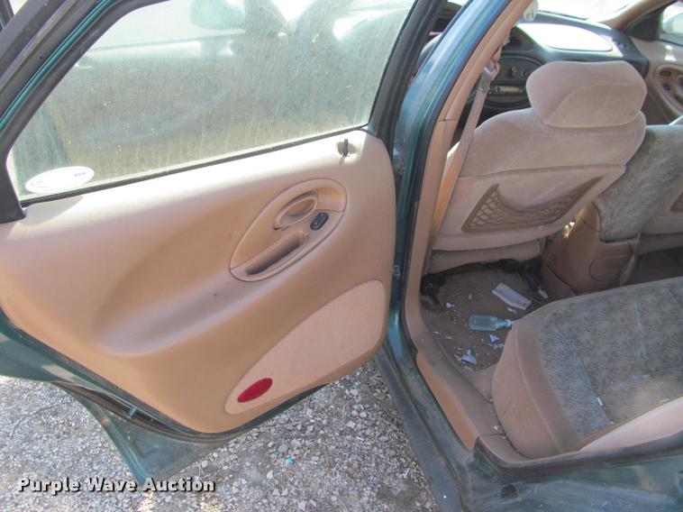 image for item J2577 1996 Ford Taurus GL