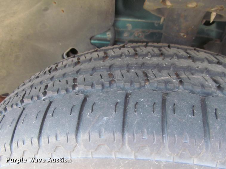 image for item J2577 1996 Ford Taurus GL